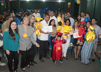 Bebés Amamanta fueron condecorados tras cumplir el programa