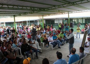 El Secretario de gobierno de Miranda, Juan Fernández, quien encabezó una Asamblea Popular, afirmó que el Ejecutivo regional siempre está dispuesto a escuchar los planteamientos comunitarios sin distinciones políticas partidistas.