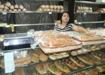 Las colas se han mudado a las panaderías