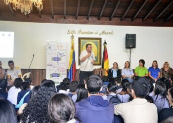 Reconocen a docentes de la gobernación de Miranda por su labor en la prevención de consumo de drogas