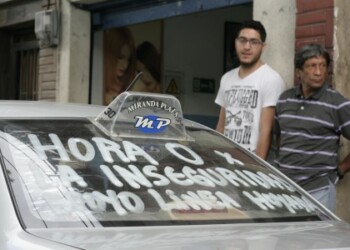 Invitó a todos los conductores de estas líneas, taxistas y demás transportistas, a que marquen sus carros con el mensaje “hora cero por la inseguridad“