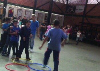Durante el recorrido, además de conocer las instalaciones y lo que se desarrolla en cada uno de los departamentos pudieron disfrutar de helados, caramelos, juegos deportivos, realización de origami y mandalas