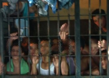 Guzmán señaló que el hacinamiento es la principal causa del malestar entre los detenidos