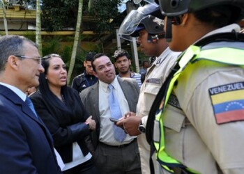 Delsa Solórzano, rechazó la actitud predispuesta del funcionario Peña quien desconoció la función constitucional de la Asamblea Nacional.