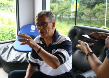 Fernández: “No debieron paralizarse y afectar al que menos se lo merece que es al usuario”