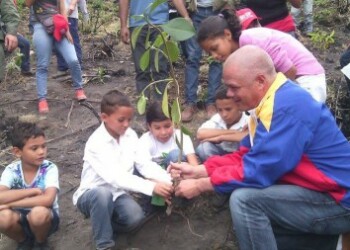 Niños del Plan Vacacional Comunitario 2016 realizaron jornada de reforestación