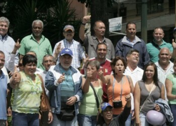 Representantes de la MUD protestaron en la redoma Bicentenario de Los Teques