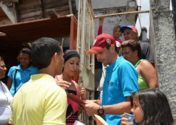 Gobernador entregó obras comunitarias en el sector Las Barrancas de Guatire.