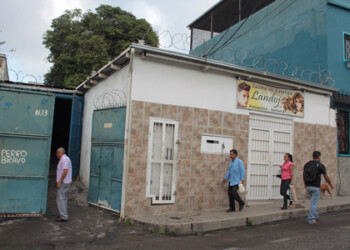 El lugar fue acordonado por los uniformados mientras lograban neutralizar a los secuestradores