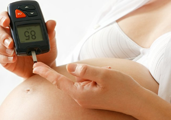 Los análogos disminuyen el aumento de peso de la embarazada durante la gestación y en el recién nacido ocurren menos hipoglucemias neonatales y menos ictericia del recién nacido