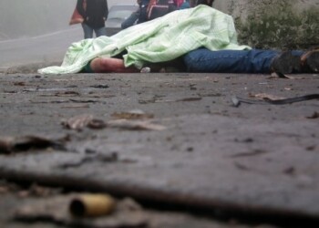 El parte policial señala que el joven fue interceptado por sujetos armados, a bordo de una moto