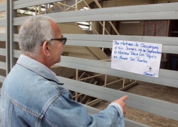 Propietarios fijaron carteles en sus rejas