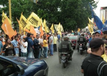 Hace unas semanas la Unidad realizó una protesta similar frente al CNE de Los Teques
