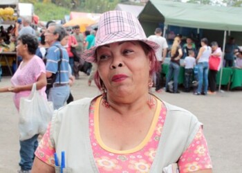 López señaló que la crisis se refleja en las solicitudes de cambio de rubro que hacen domingo tras domingo
