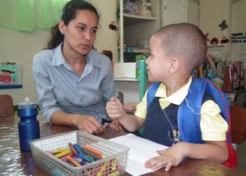 Estudiantes disfrutan sus primeros pasos de escolaridad