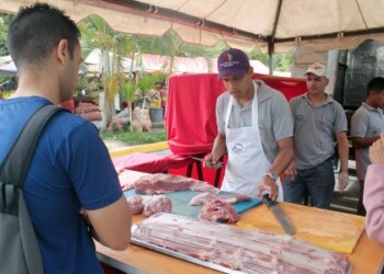 Consumidores se benefician con venta de carne a precios solidarios