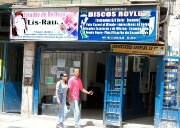 Comerciantes esperan liberación de colega plagiado