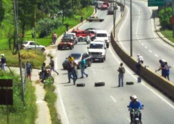 Trancaron por cuatro horas la vía.ARCHIVO