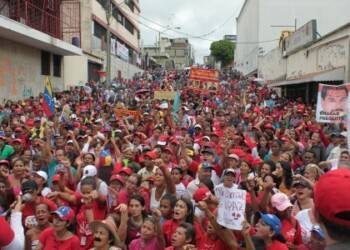 Pueblo chavista desbordó la calle Junín