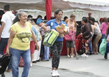 En el urbanismo El Chorrito fueron beneficiados con bolsas de comida