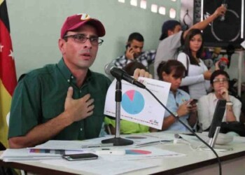Gobernador Capriles informó la decisión en rueda de prensa
