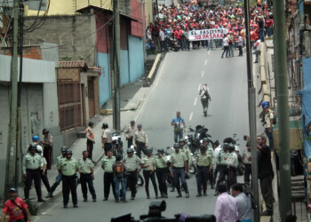 Con un piquete de la GNB se impidió que oficialistas y opositores se encontraran en la calle Miranda.