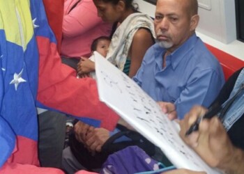 Los jóvenes fueron expulsados del Metro por empleados de la empresa.