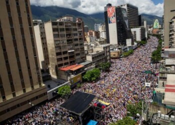 Vista aérea de la avenida Francisco de Miranda, una de las tres arterias viales que la oposición llenó este jueves.