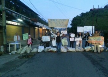 Residentes de la zona manifestaron cerrando  una calle para exigir mayor compromiso a las autoridades policiales de la jurisdicción