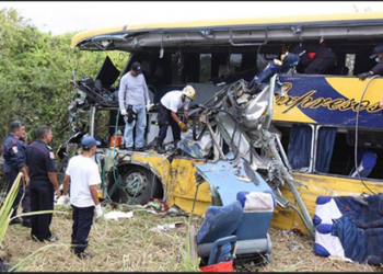 Los organismos de seguridad del estado Bolívar se encontraban actuando en la troncal 10 desde tempranas horas de la madrugada de este viernes, donde se registró un accidente de tránsito que involucra a un autobús de la línea Expresos Los Llanos.