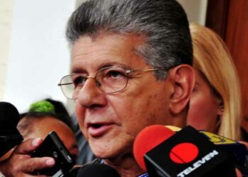 Henry Ramos Allup afirmó que el CNE “le mete demasiada presión a la candela de la inquietud nacional”.
NEWS FLASH / JC
