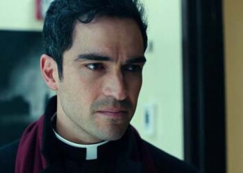 Herrera da vida a Tomás Ortega, un pastor de una comunidad de los suburbios de Chicago