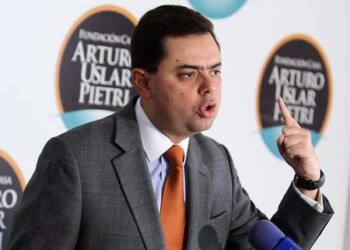Antonio Ecarri: “Si siguen cerrando las puertas a una salida pacífica, democrática y constitucional, vamos a terminar en manos de los militares”.