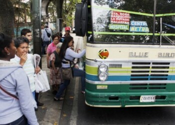Estudiantes deben pagar 
pasaje completo en autobuses