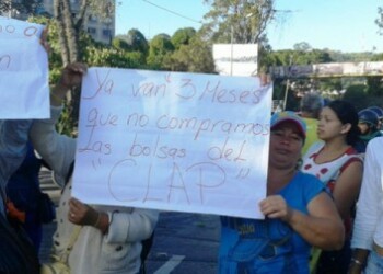 Vecinos del sector Las Barracas optaron por obstaculizar el paso vehicular en la Panamericana para denunciar que los tienen marginados de los operativos
