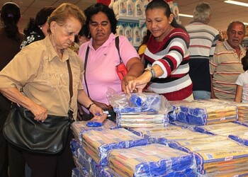 Altomirandinos están recortando gastos en comida para rendir lo más posible los ingresos mensuales