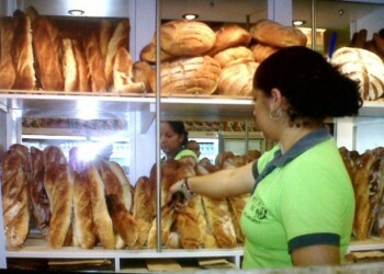 Compradores piden precios justos para comercio del pan