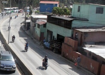 Vecinos piden soluciones y sostienen que deberían “darles ese regalo” con motivo del aniversario de Los Teques