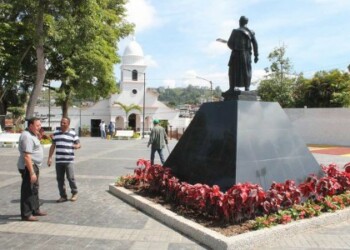 Los trabajos de restauración de la Bolívar incluyeron la construcción de una nueva escalinata amplia, así como jardines y la instalación de un parque infantil