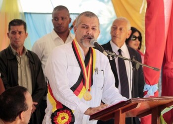 El funcionario recibió la condecoración máxima