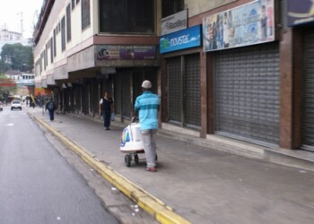 El ausentismo escolar y laboral marcó la pauta durante el exhorto realizado por la oposición como medida de presión al Gobierno para exigir la realización del referendo revocatorio