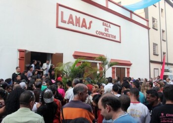 Desde las 3:00 de la tarde de este jueves 27 de octubre teatreros, autoridades y pueblo empezaron a concentrase en el bulevar Lamas esperando con gran expectativa la llegada del mandatario local para dar inicio a la actividad