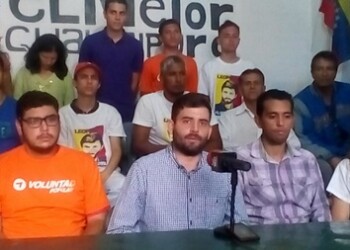 Jesús González acompañado de la dirigencia de VP en Guaicaipuro