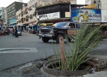 Desde hace 15 días la tapa del desagüe fue robada y nadie ha dado respuesta sobre lo ocurrido