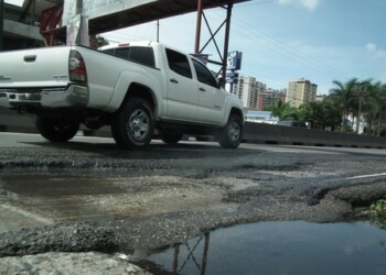 Hidrocapital abrió la calzada para reparar la rotura de un tubo matriz y desde entonces no fue pavimentado este tramo