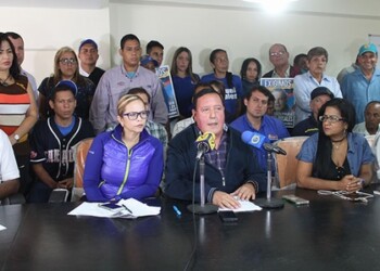 Alcalde José Luis Rodríguez junto a la diputada del Consejo Legislativo Clara Mirabal
