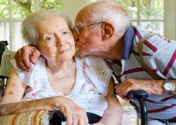 El Alzheimer es la forma más común de la demencia,  término general para describir la pérdida de memoria y de otras habilidades intelectuales; es  tan severa que interfiere con la vida cotidiana del individuo