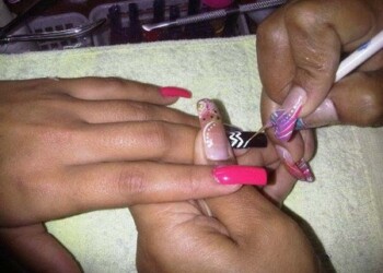 Es importante limar las uñas todas las semanas y utilizar pinturas en buenas condiciones