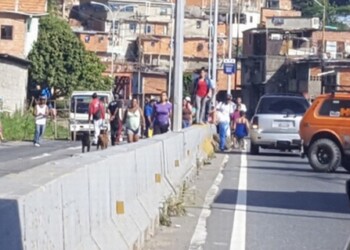 Trancaron por cuatro horas la vía.ARCHIVO