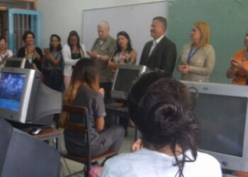 Más de 800 estudiantes de la casa universitaria resultaron beneficiados con los equipos entregados
